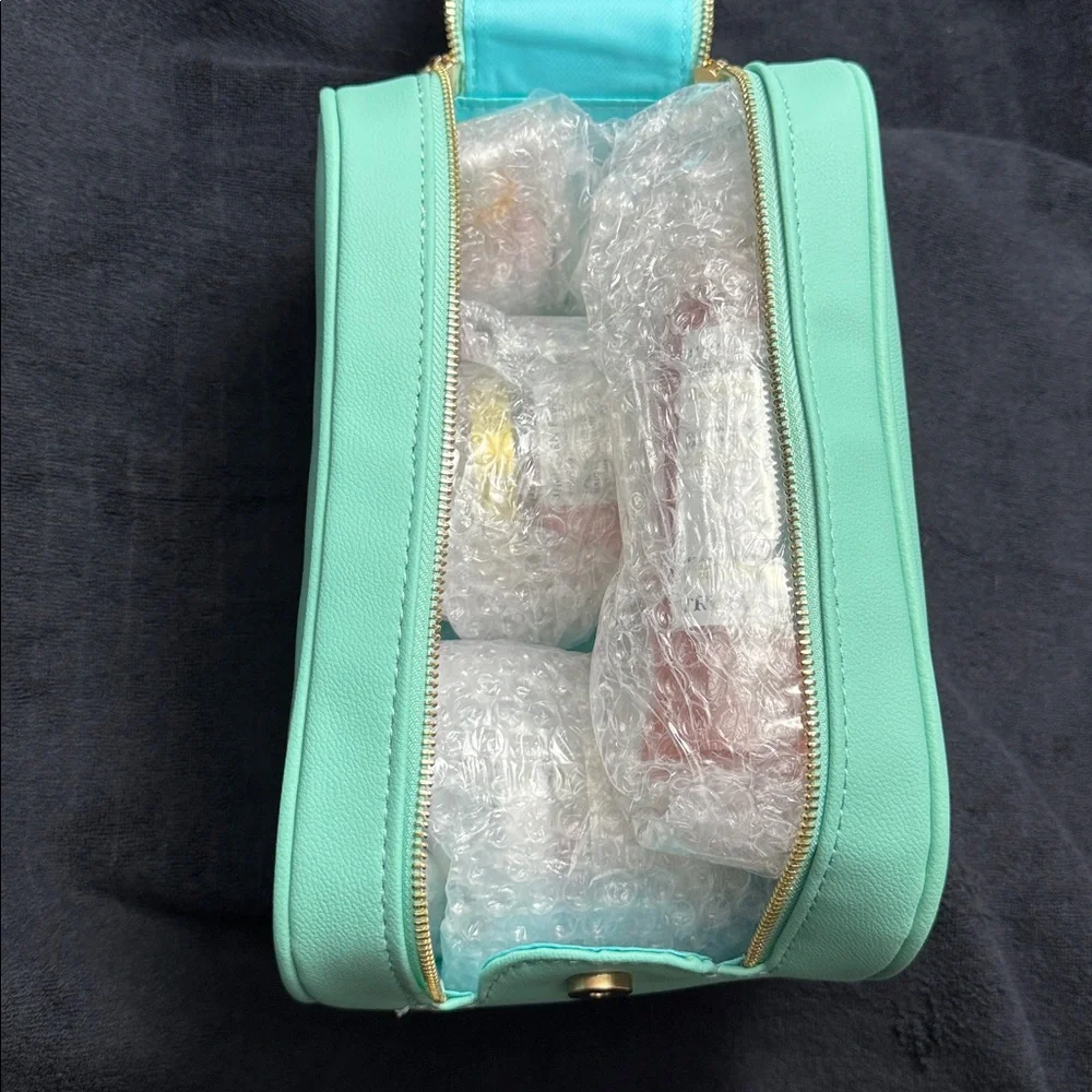 TRULY Unicorn Fruit Skincare Set with Truly case - NEW! - Picture 4 of 4